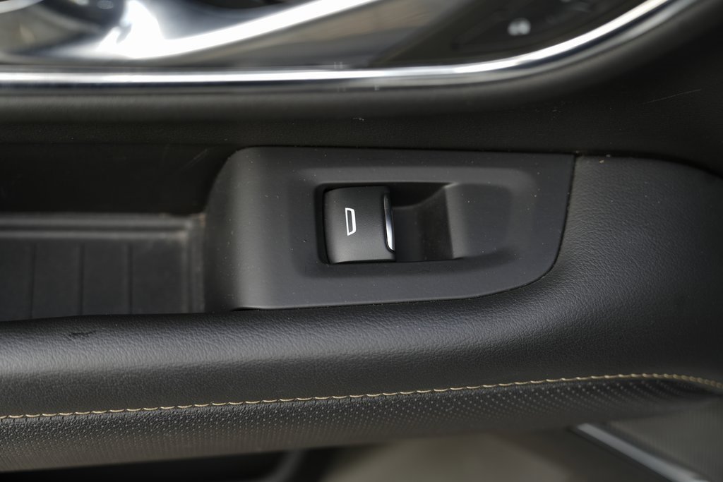 Used 2023 Chevrolet Suburban Premier image 35