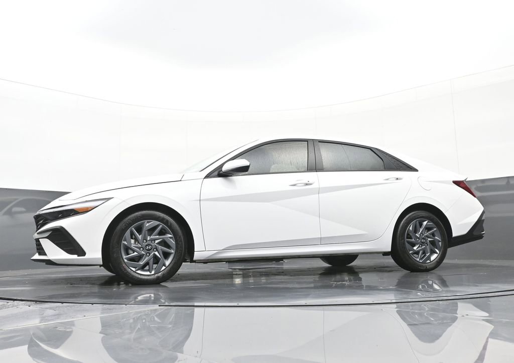 Certified 2024 Hyundai Elantra SEL image 43