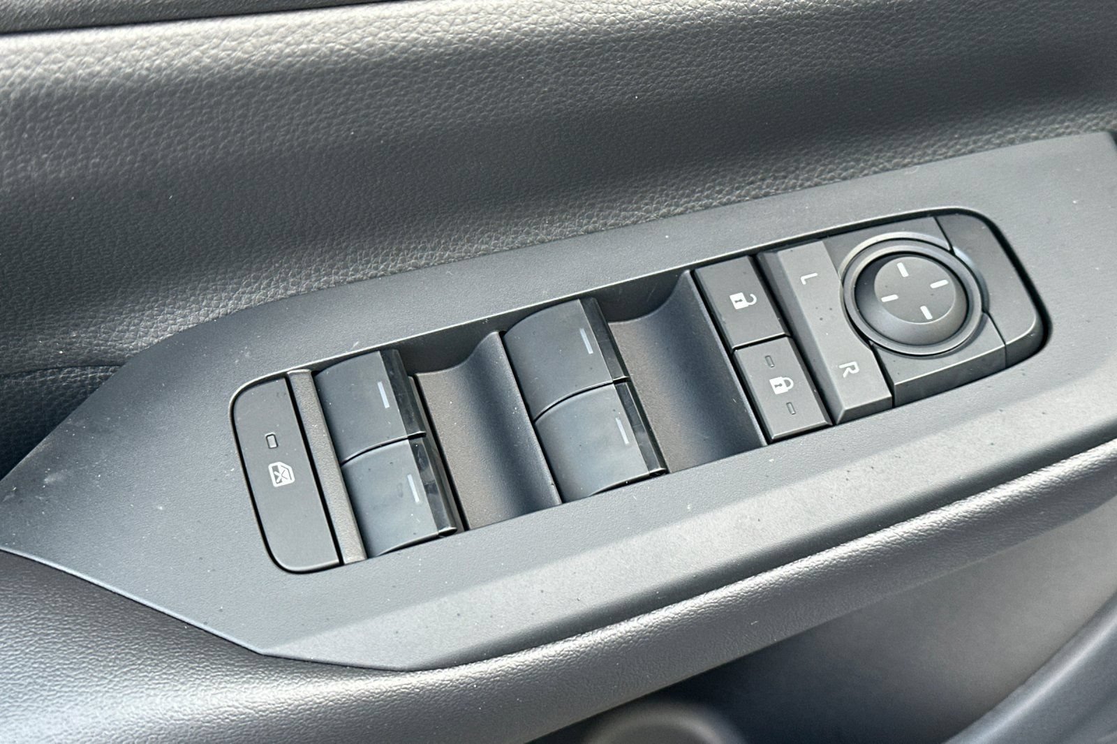 New 2026 Toyota Prius Plug-In Hybrid FWD image 12