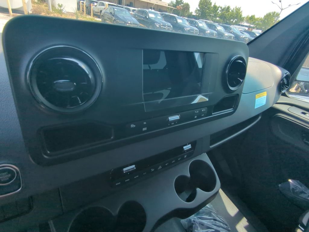 Used 2024 Mercedes-Benz Sprinter 2500 image 6