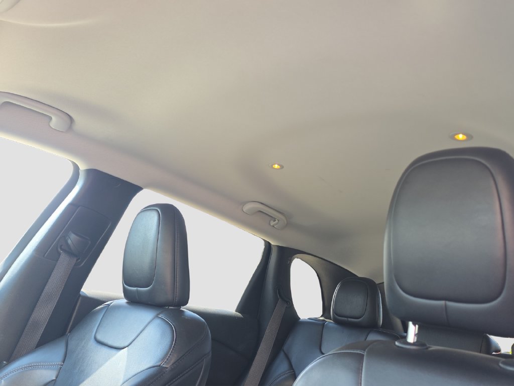 Used 2019 Jeep Cherokee Latitude Plus AWD/4WD image 8