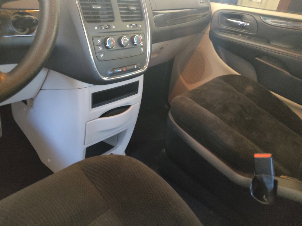 Used 2015 Dodge Grand Caravan American Value Package image 26