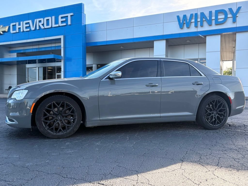 Used 2019 Chrysler 300 Touring w/ Chrome Appearance Package RWD image 7