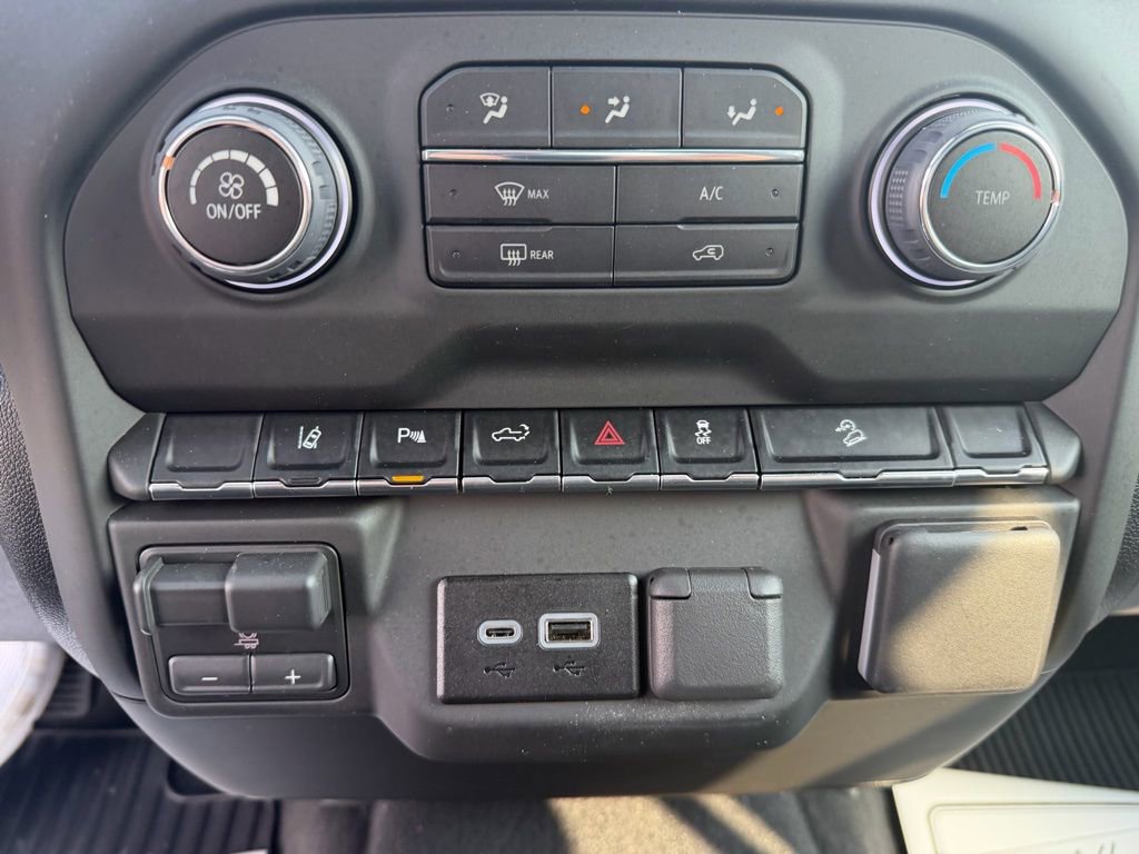 Used 2025 Chevrolet Silverado 2500 Custom w/ Custom Value Package image 6