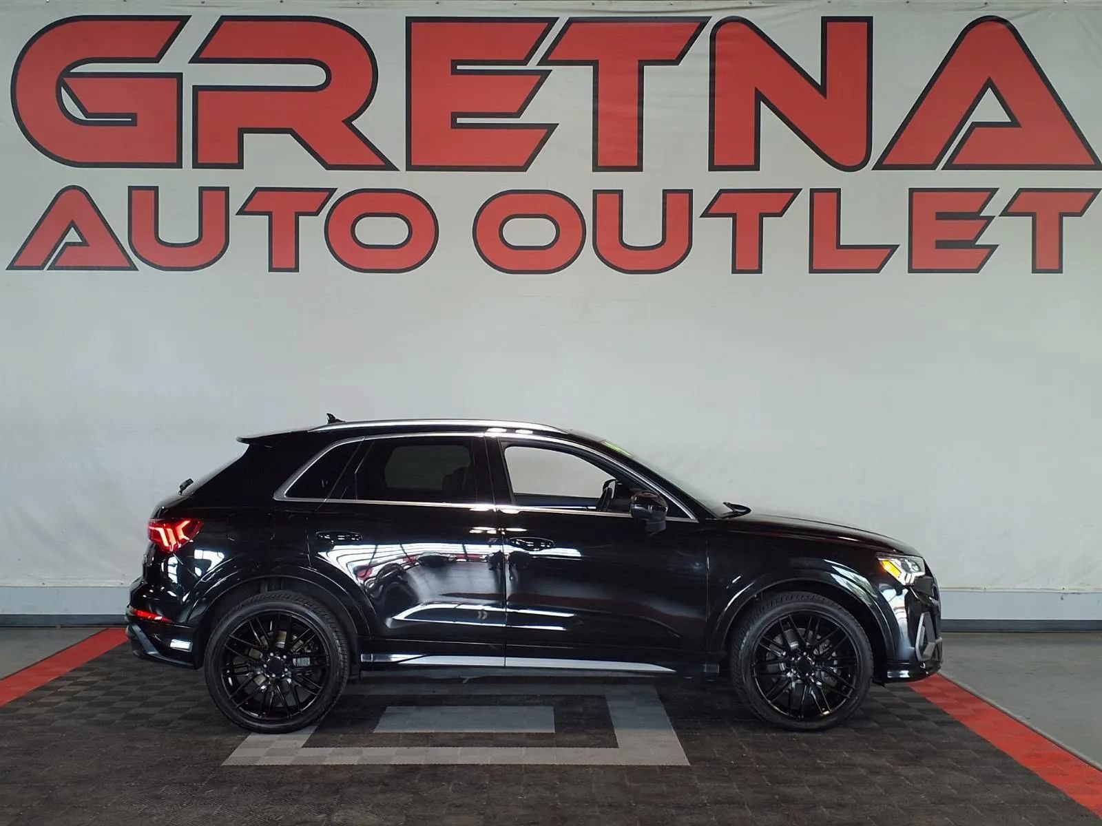 Used 2019 Audi Q3 2.0T Premium Plus w/ Premium Plus Package AWD/4WD image 1