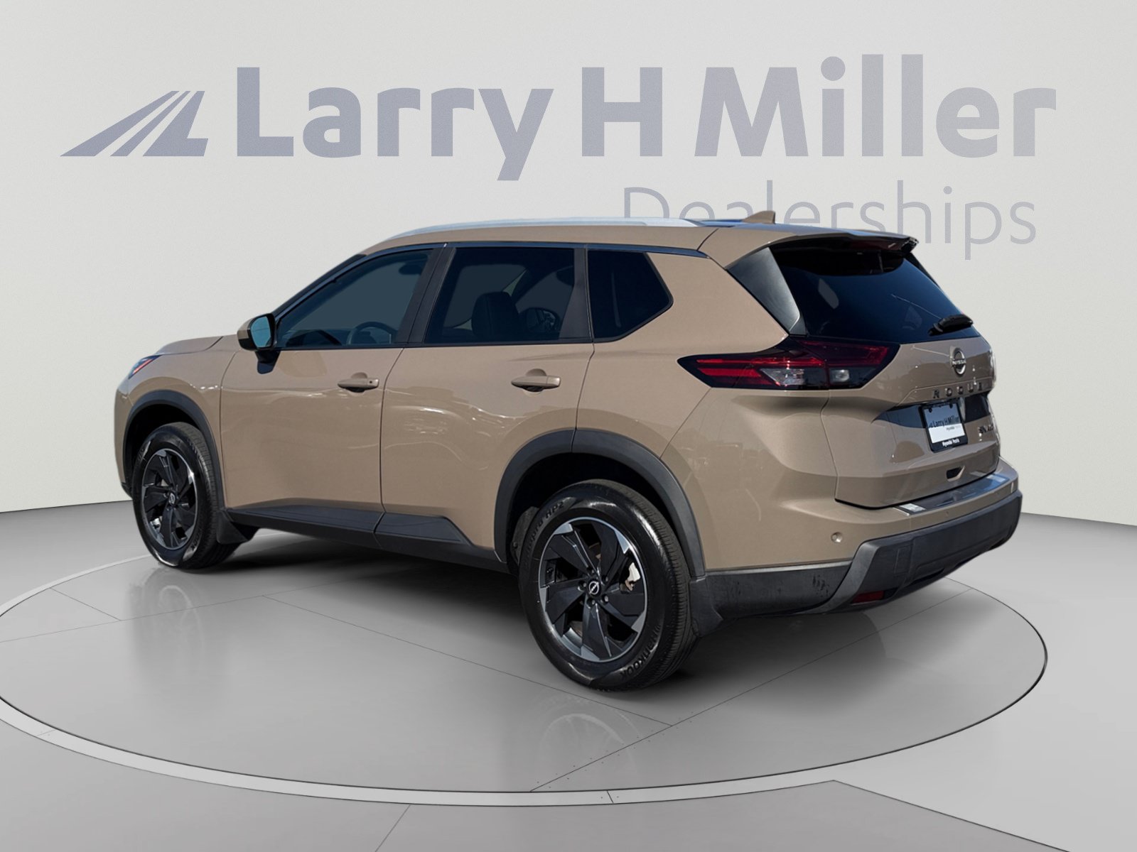 Used 2024 Nissan Rogue SV w/ SV Premium Package AWD/4WD image 3