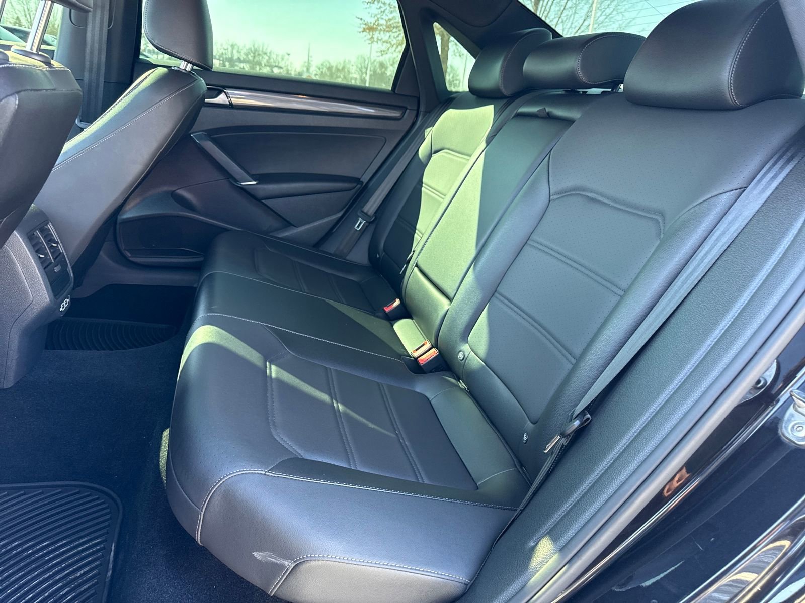 Certified 2022 Volkswagen Passat 2.0T R-Line FWD image 32