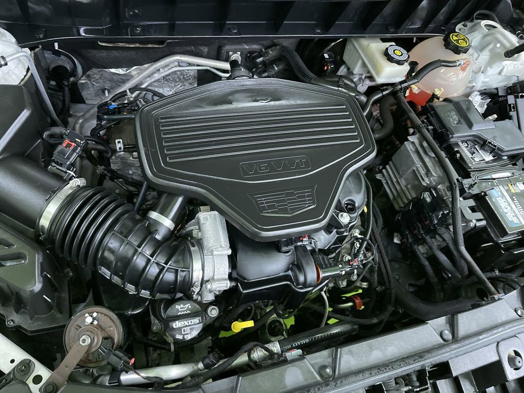 Used 2017 Cadillac XT5 Luxury w/ Driver Awareness Package image 32