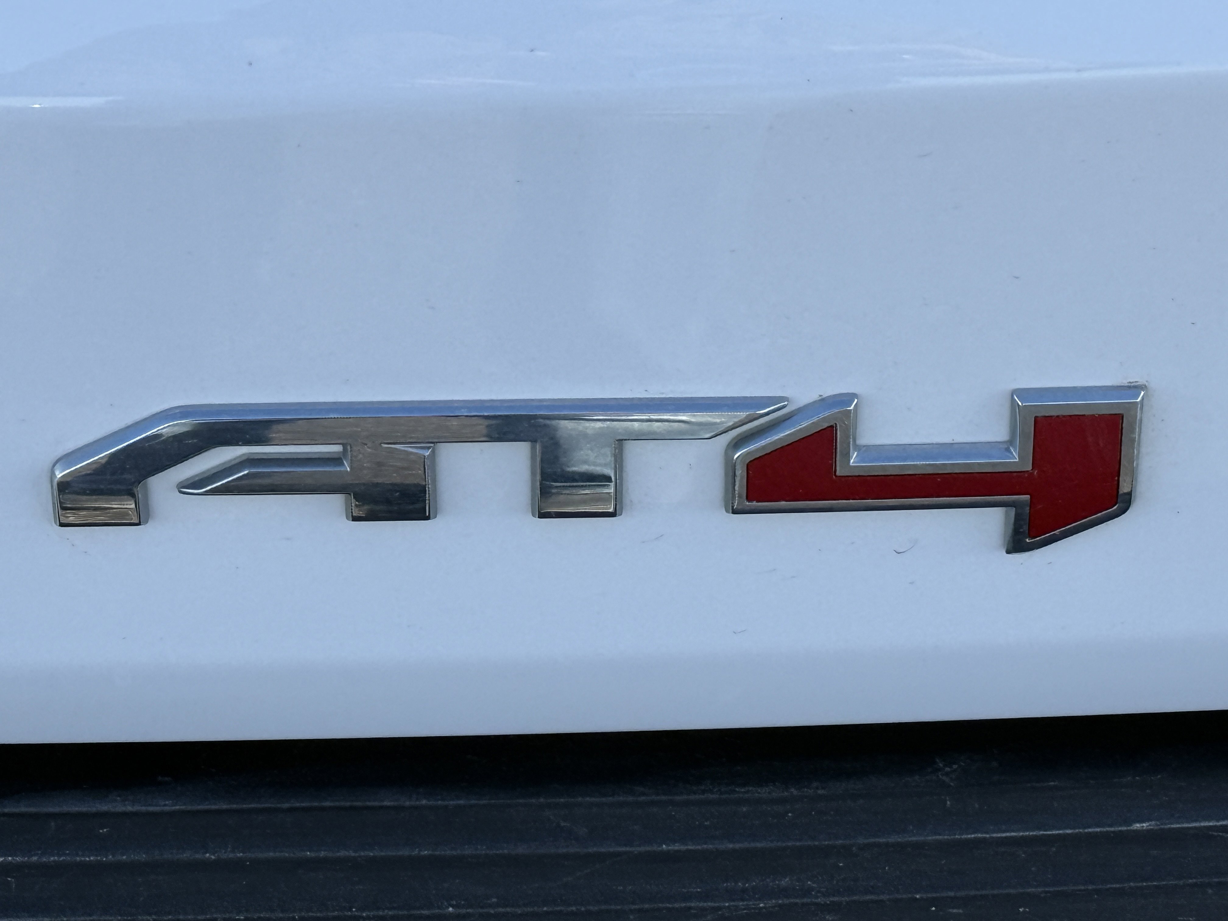 Used 2023 GMC Yukon AT4 w/ AT4 Premium Package image 9