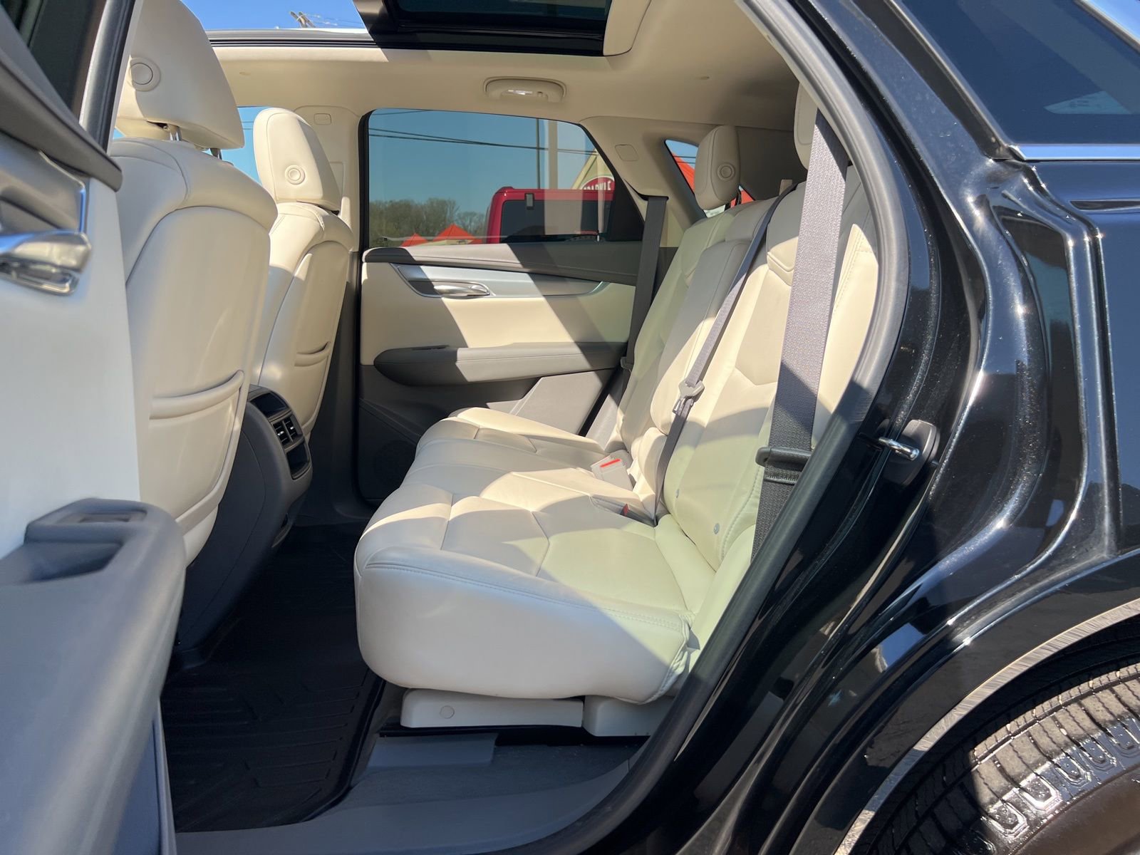 Used 2018 Cadillac XT5 Luxury w/ Driver Awareness Package image 49