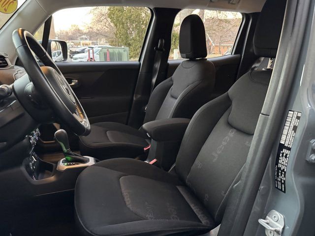 Used 2017 Jeep Renegade Latitude w/ Cold Weather Group image 18