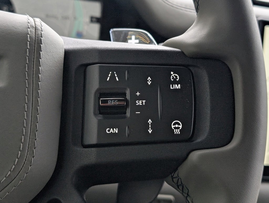 Used 2025 Land Rover Defender 110 image 25