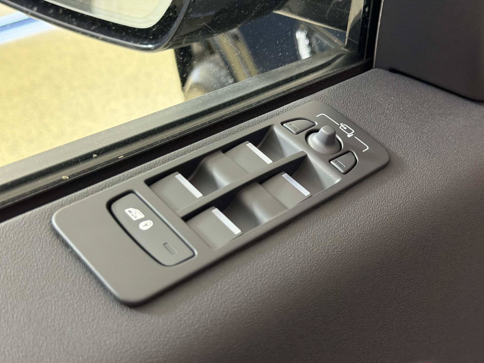 New 2026 Land Rover Discovery Sport Landmark AWD/4WD image 16