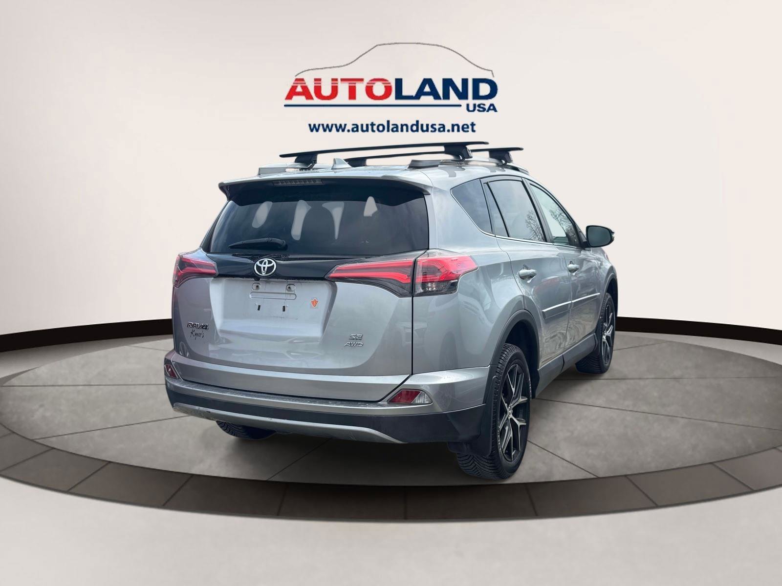 Used 2018 Toyota RAV4 SE w/ Power Extra Value Package AWD/4WD image 3