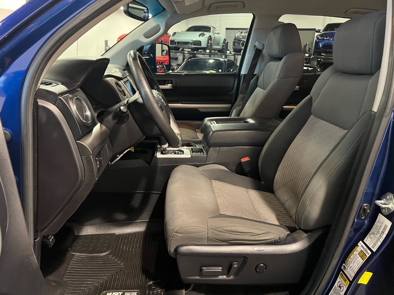 Used 2015 Toyota Tundra SR5 w/ SR5 Upgrade Package AWD/4WD image 9