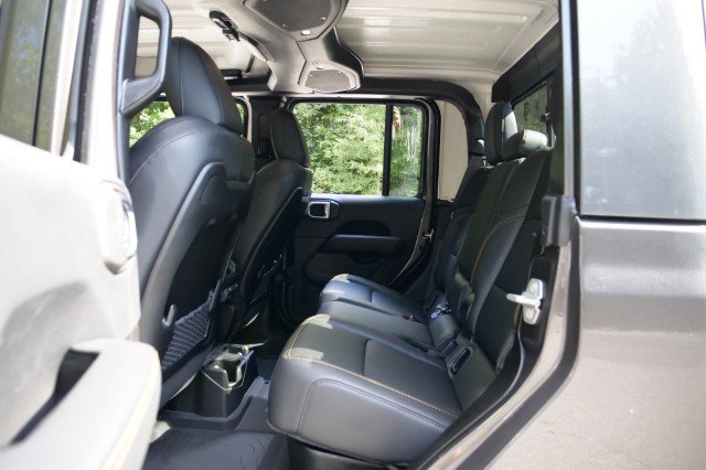 Used 2025 Jeep Gladiator Sport image 31