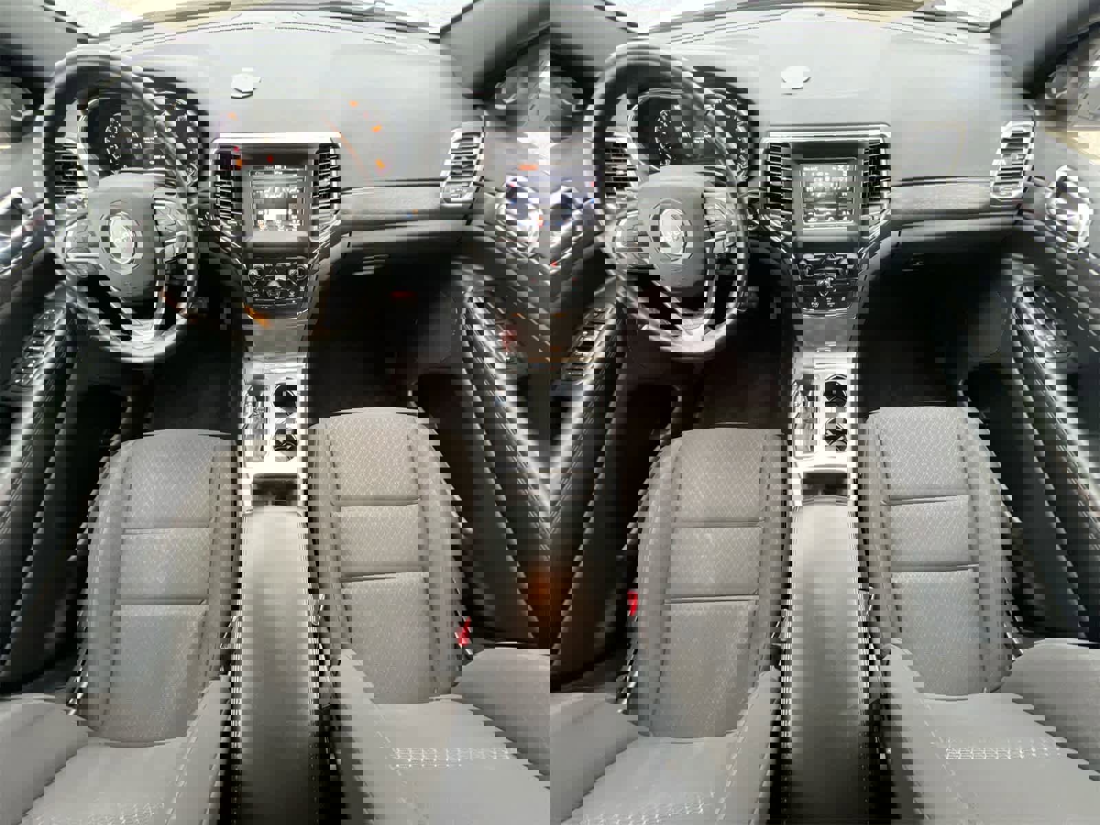 Used 2018 Jeep Grand Cherokee Laredo image 15