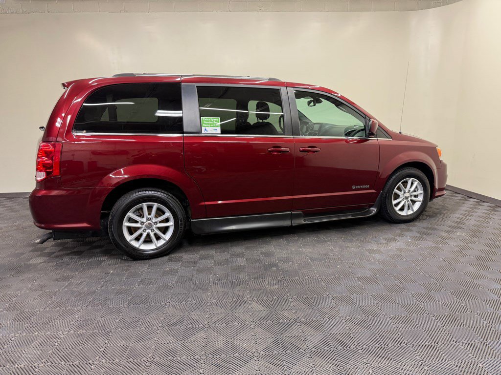 Used 2019 Dodge Grand Caravan SXT FWD image 25