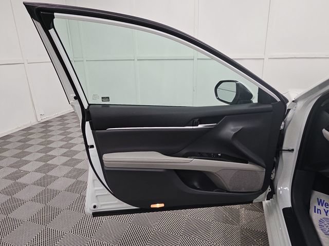 Used 2023 Toyota Camry XLE w/ Cold Weather Package FWD image 12