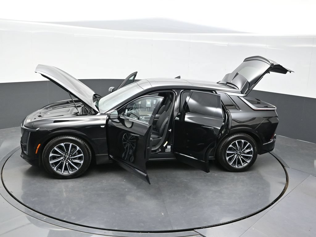 Certified 2025 Cadillac Lyriq Luxury AWD/4WD image 40