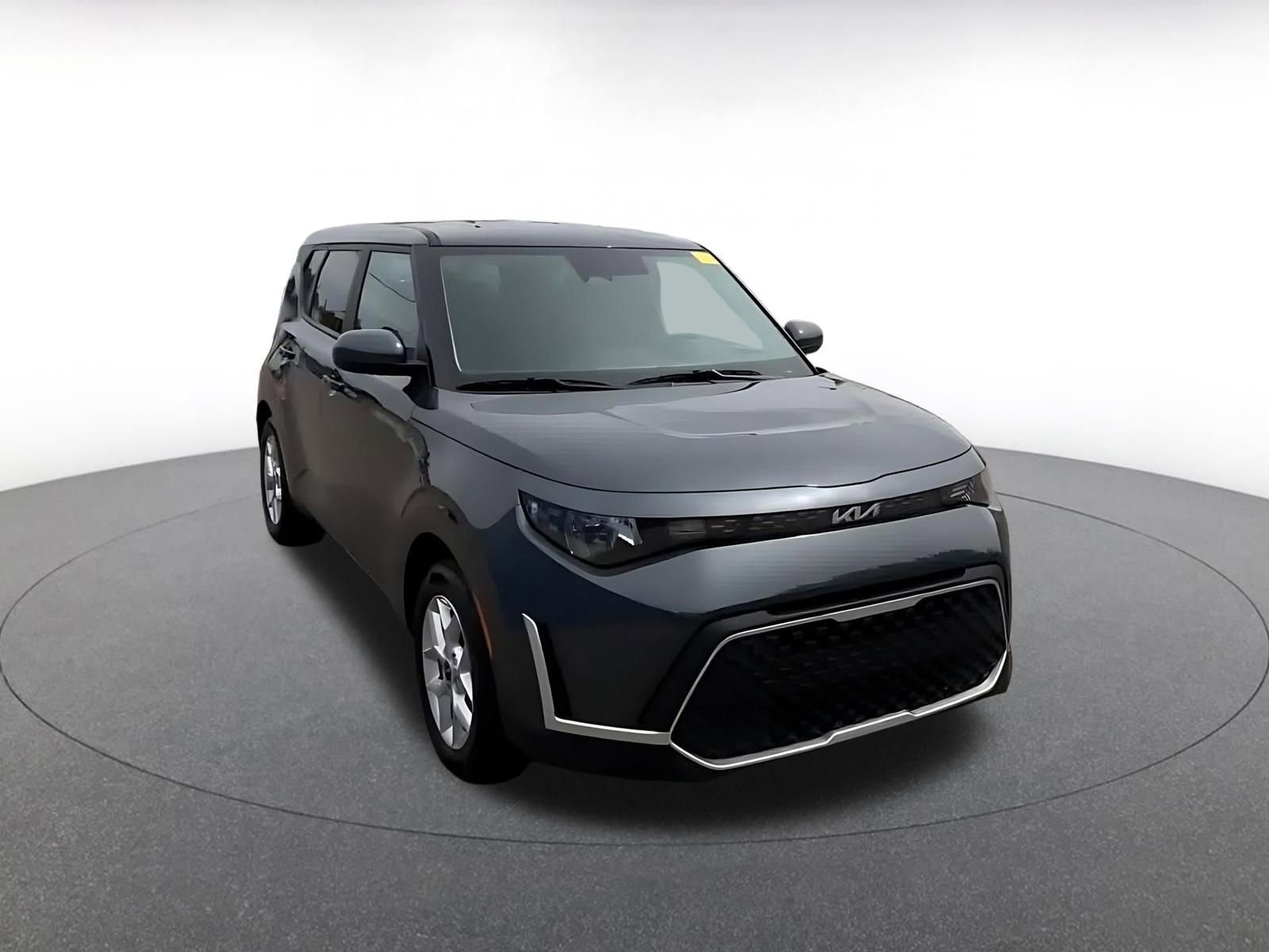 Used 2025 Kia Soul LX w/ LX Technology Package FWD image 3