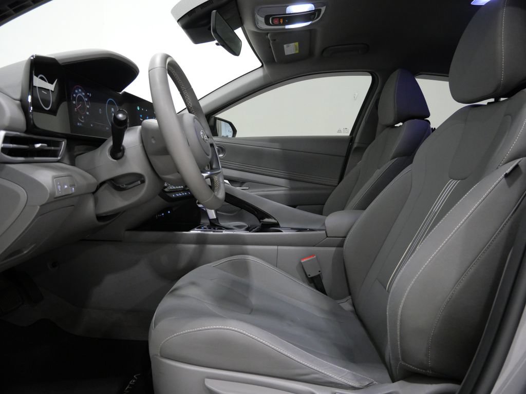 Used 2023 Hyundai Elantra SEL w/ Convenience Package FWD image 12