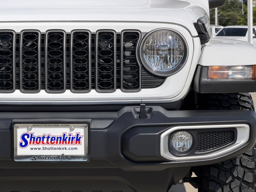 Used 2025 Jeep Gladiator Sport AWD/4WD image 8