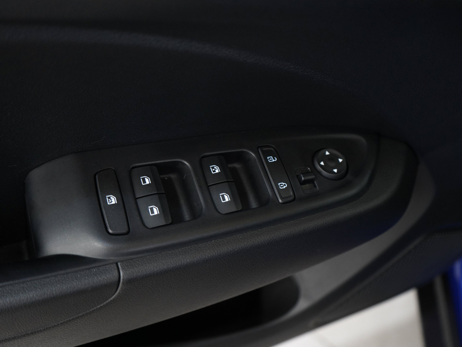 Certified 2025 Hyundai Venue SEL FWD image 19