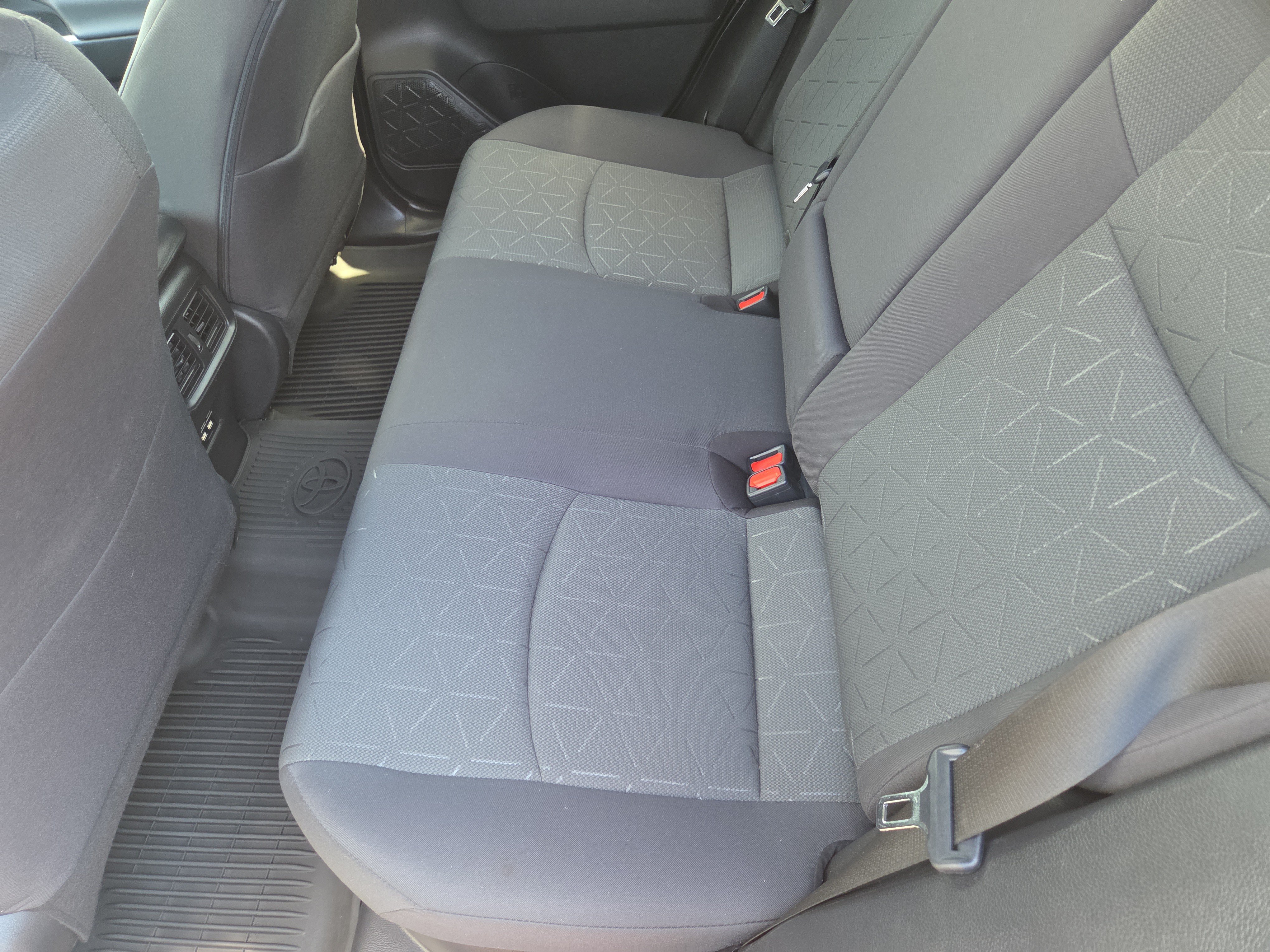 Certified 2021 Toyota RAV4 XLE w/ XLE Grade Weather Package AWD/4WD image 18