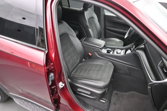 Used 2025 Jeep Grand Cherokee Altitude AWD/4WD image 12