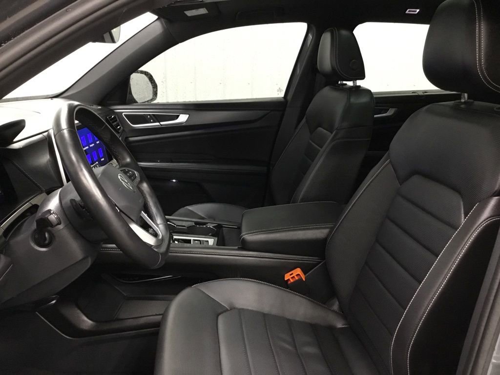 Used 2024 Volkswagen Atlas Cross Sport SEL R-Line AWD/4WD image 9