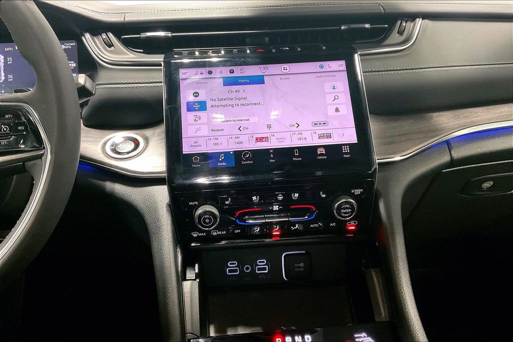 Used 2024 Jeep Grand Cherokee Overland w/ Luxury Tech Group IV image 8