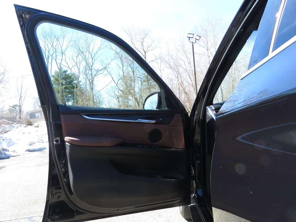 Used 2017 BMW X5 xDrive40e image 9