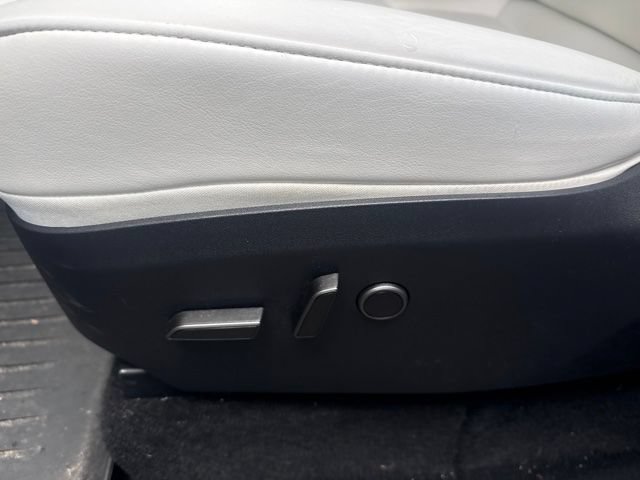 Used 2025 Tesla Model Y Long Range AWD/4WD image 11