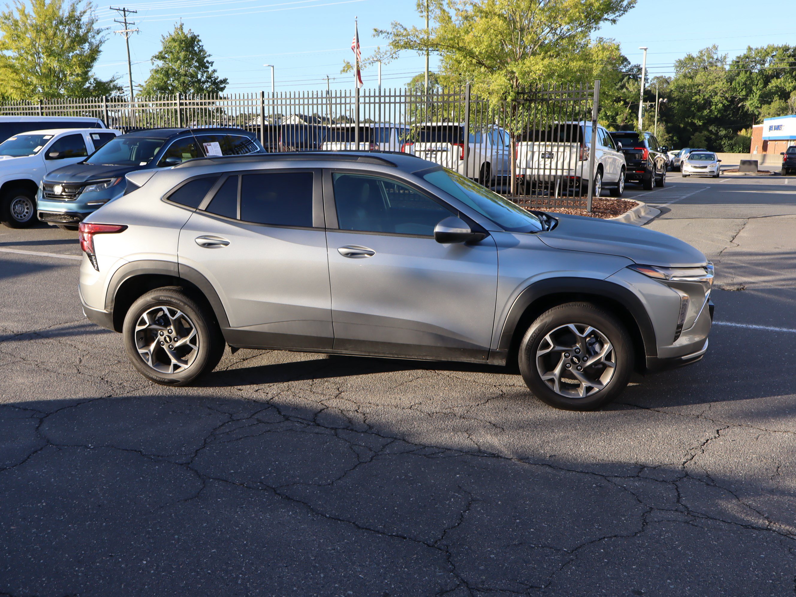 Used 2025 Chevrolet Trax LT FWD image 21