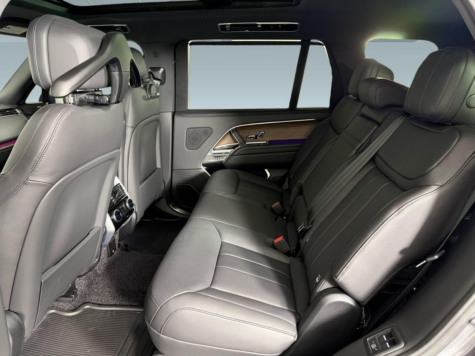 New 2026 Land Rover Range Rover Long Wheelbase SE AWD/4WD image 13