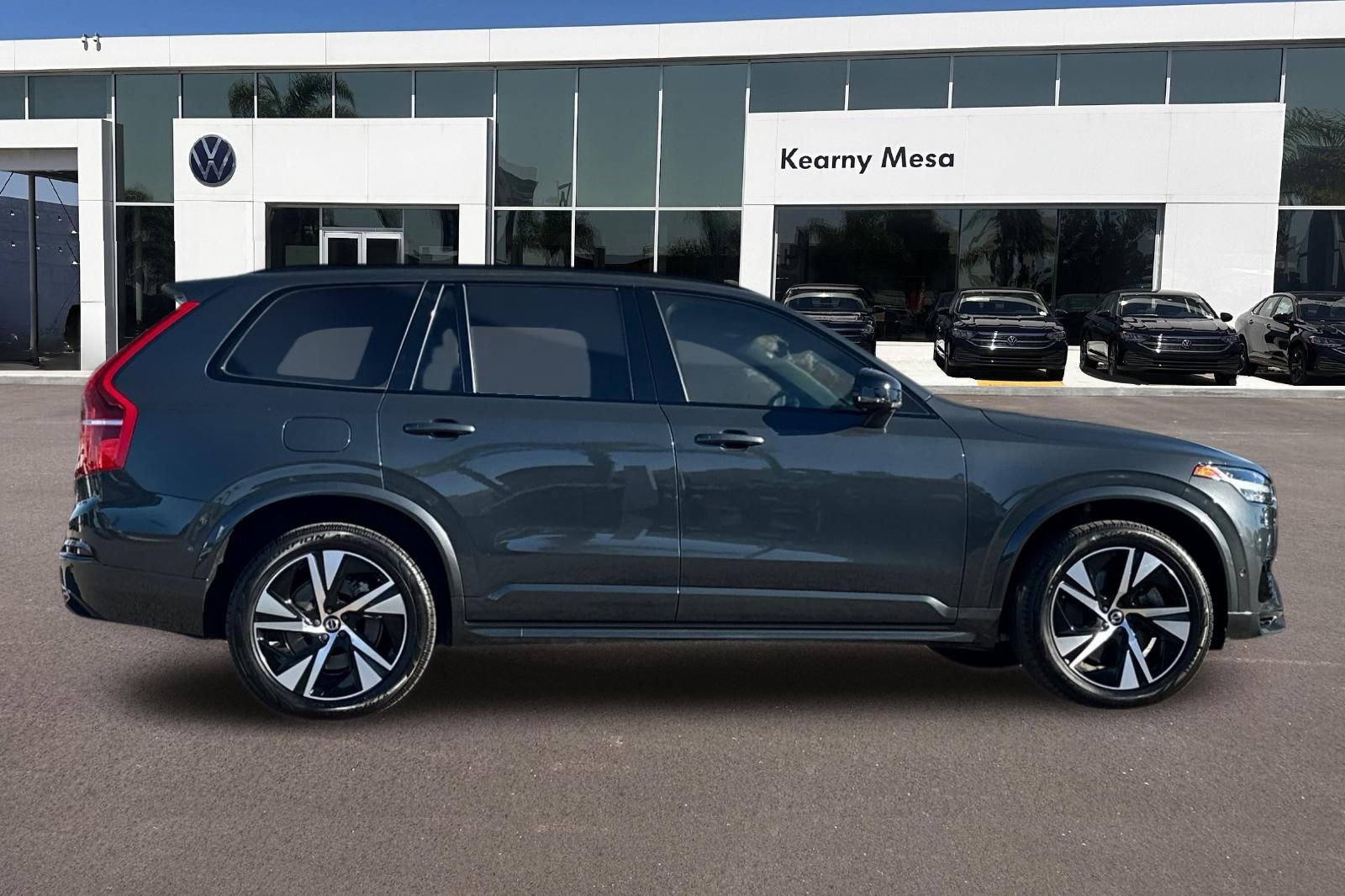 Used 2022 Volvo XC90 T8 R-Design w/ Advanced Package image 3