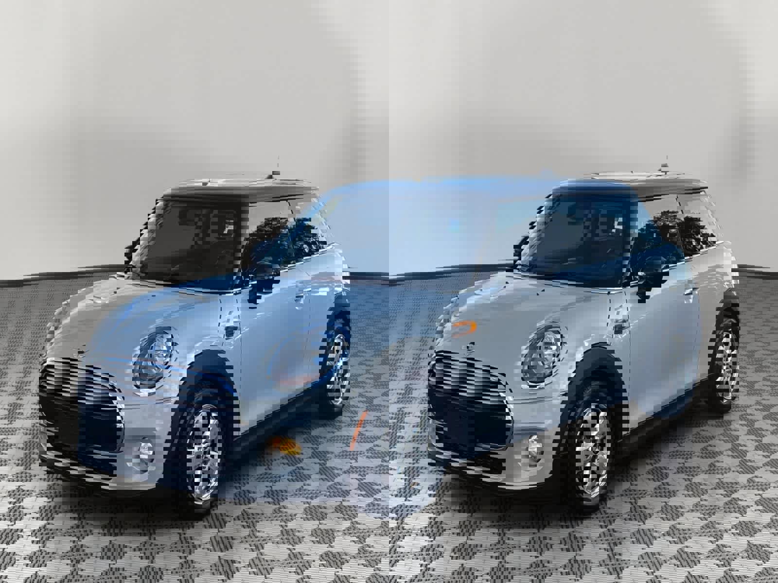 Used 2014 MINI Cooper 2-Door Hardtop image 1