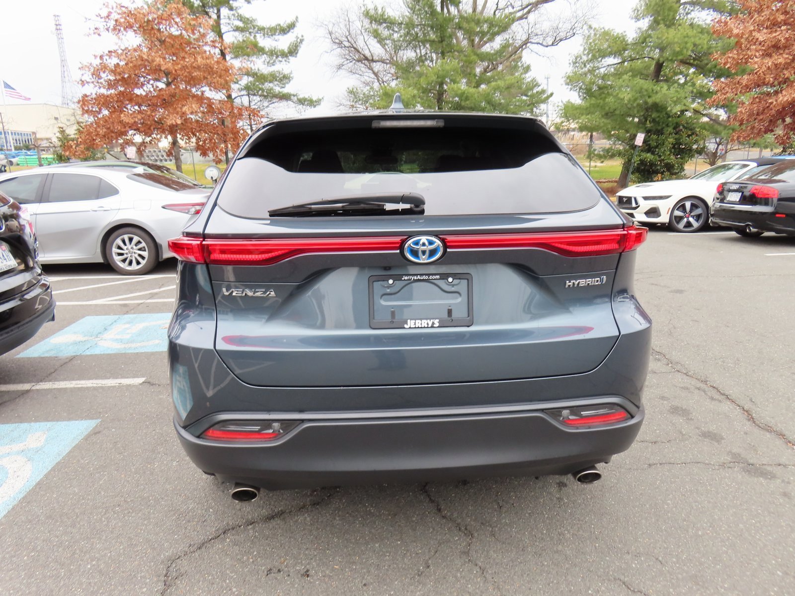 Used 2021 Toyota Venza LE w/ Carpet Mat Package (TMS) image 6