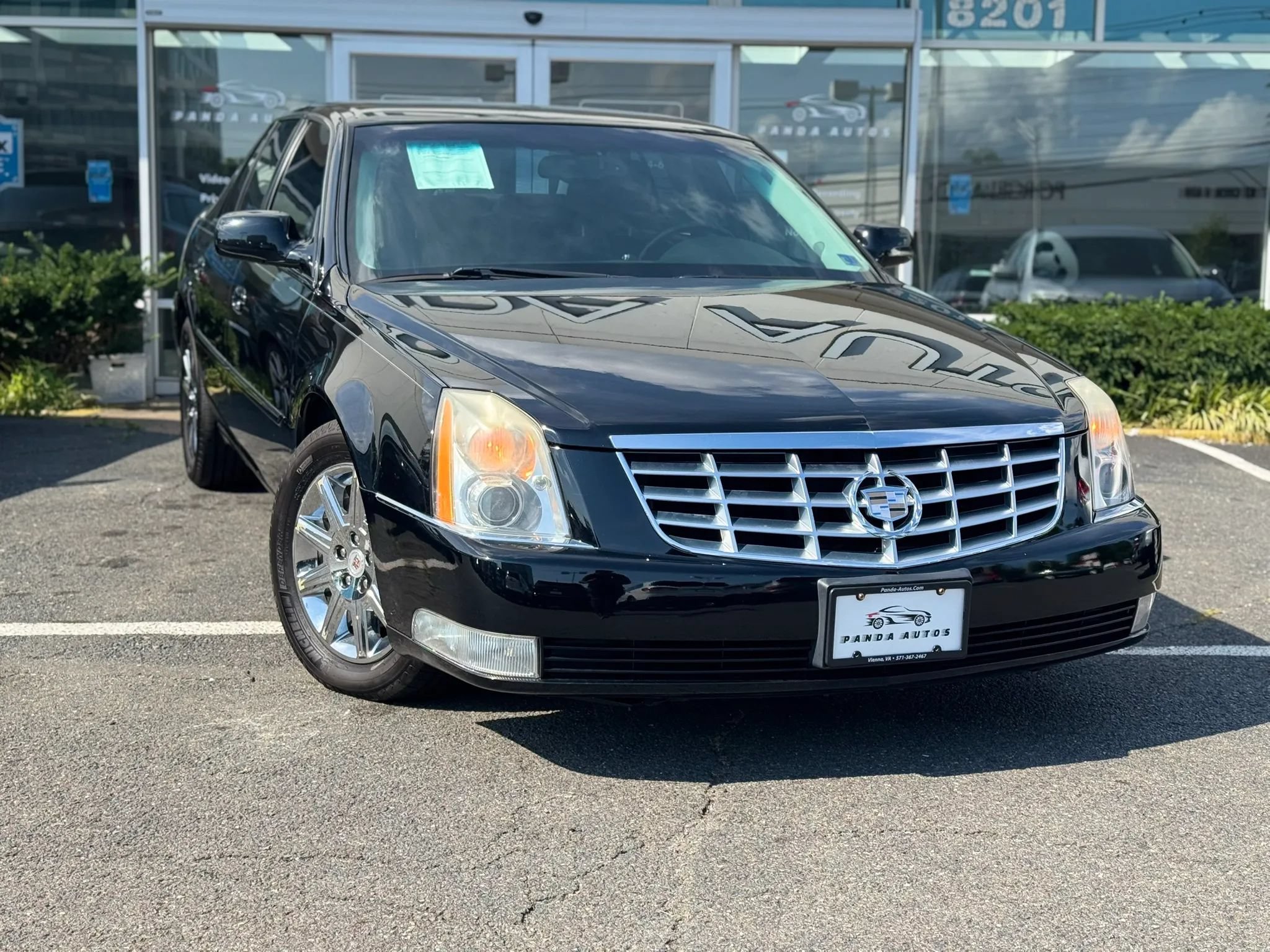 Used 2010 Cadillac DTS FWD image 1