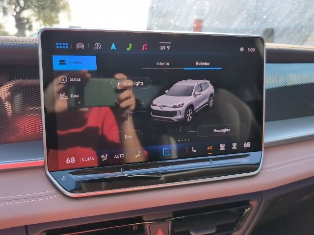 Used 2025 Volkswagen Tiguan SE image 16