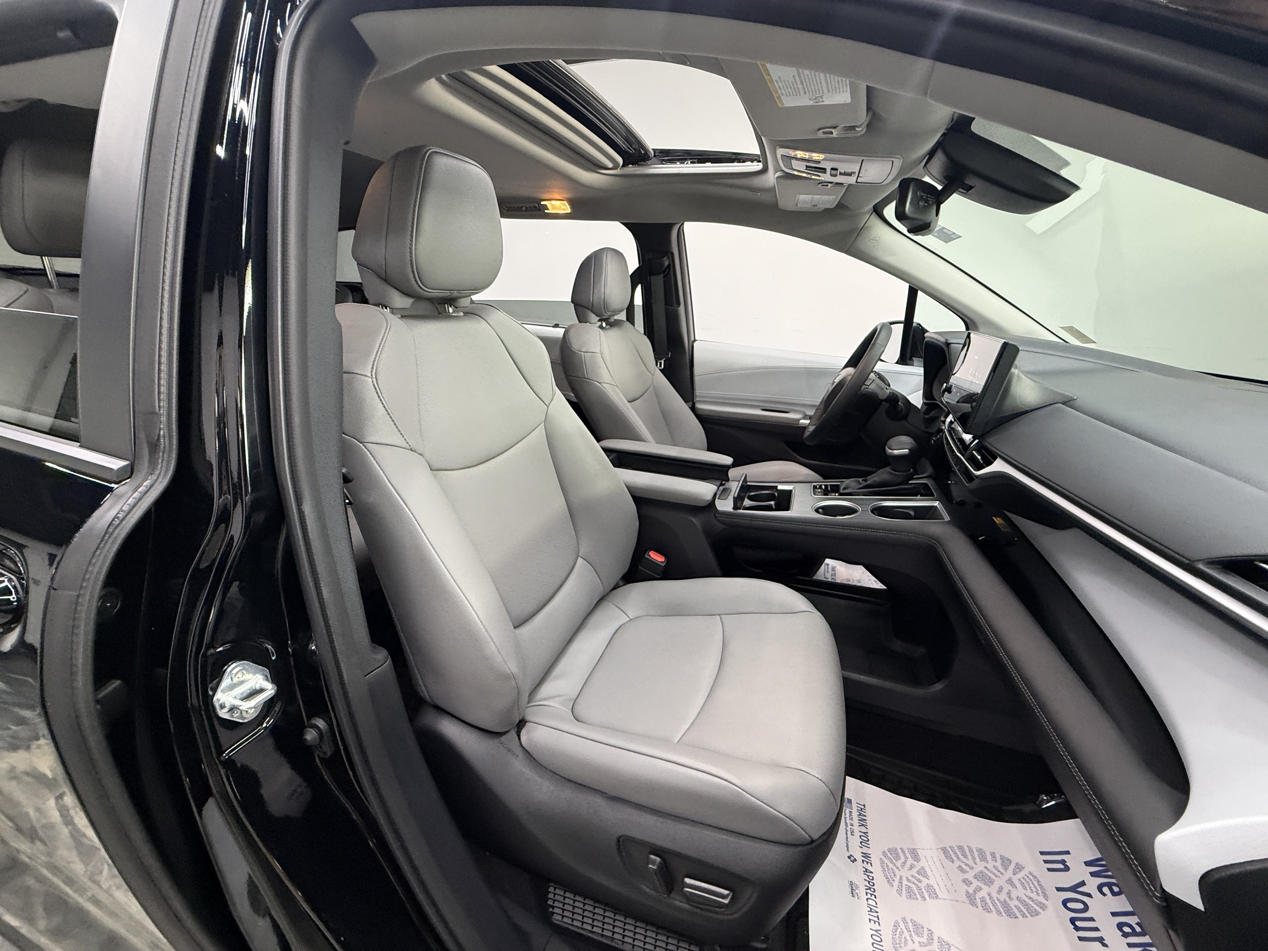 Used 2026 Toyota Sienna XLE FWD image 20
