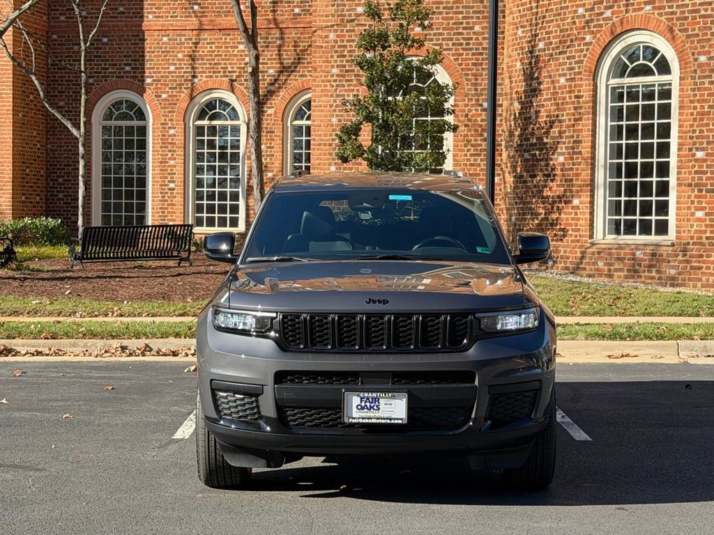 New 2025 Jeep Grand Cherokee L Laredo image 4