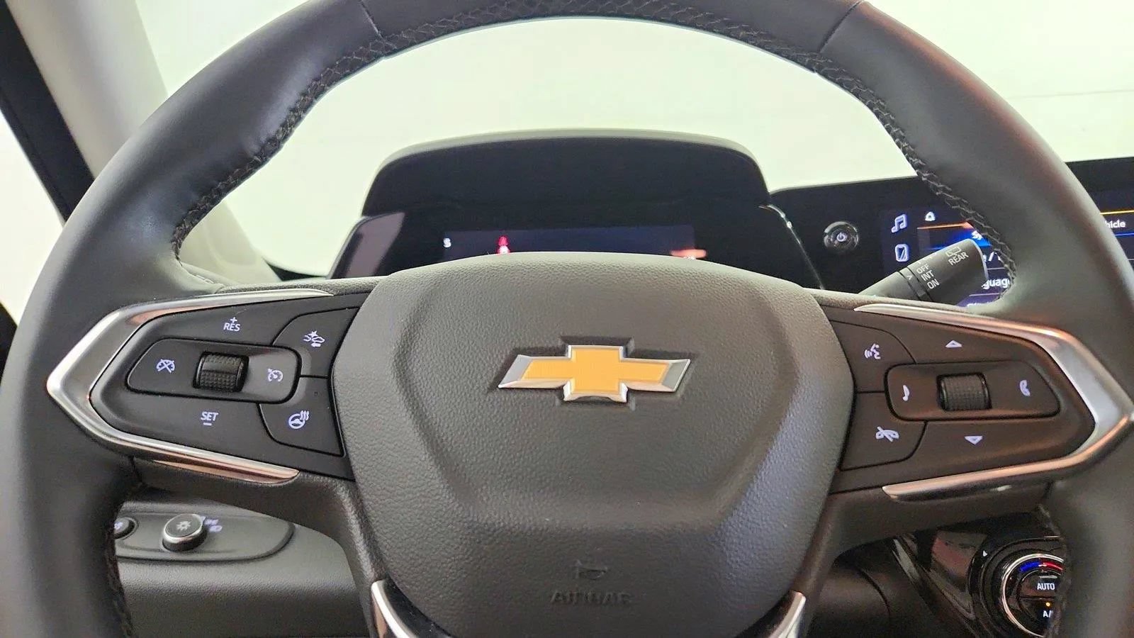 Used 2025 Chevrolet Trax LT w/ Driver Confidence Package FWD image 18