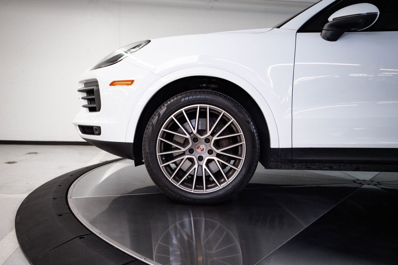 Certified 2023 Porsche Cayenne Platinum Edition image 11
