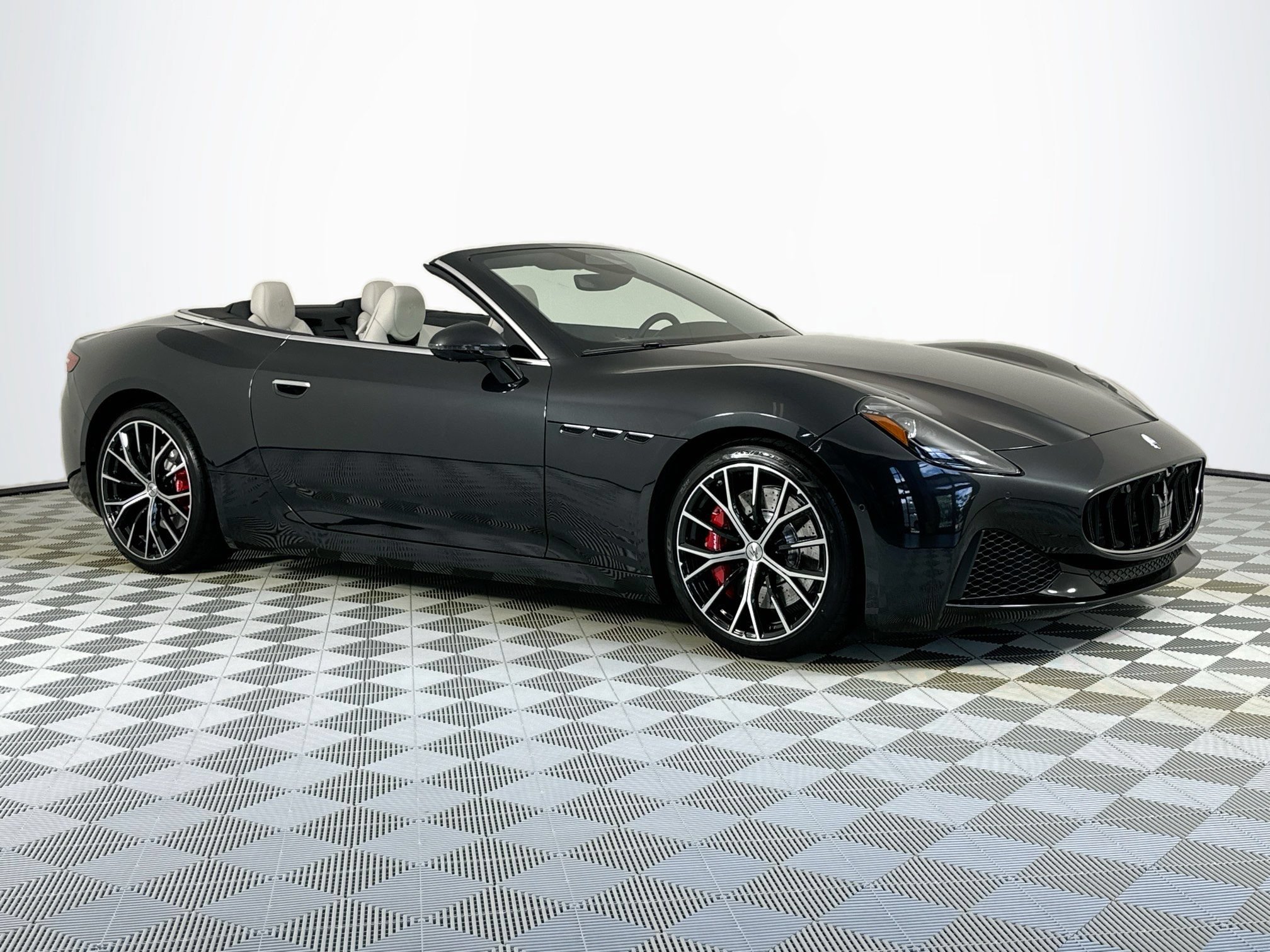 New 2026 Maserati GranCabrio Modena AWD/4WD image 3