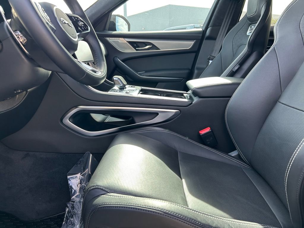 Used 2024 Jaguar F-PACE R-Dynamic S AWD/4WD image 11