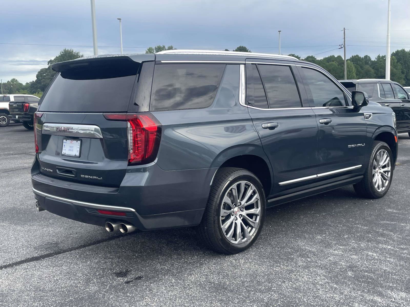 Used 2021 GMC Yukon Denali w/ Denali Ultimate Package AWD/4WD image 3