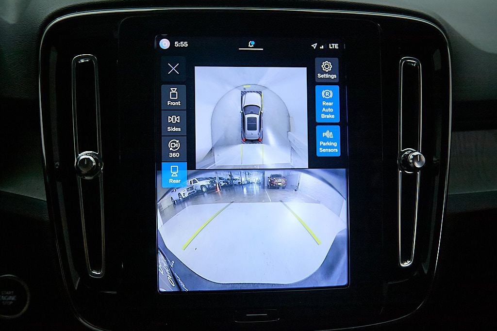 Certified 2025 Volvo XC40 B5 Ultra AWD/4WD image 33