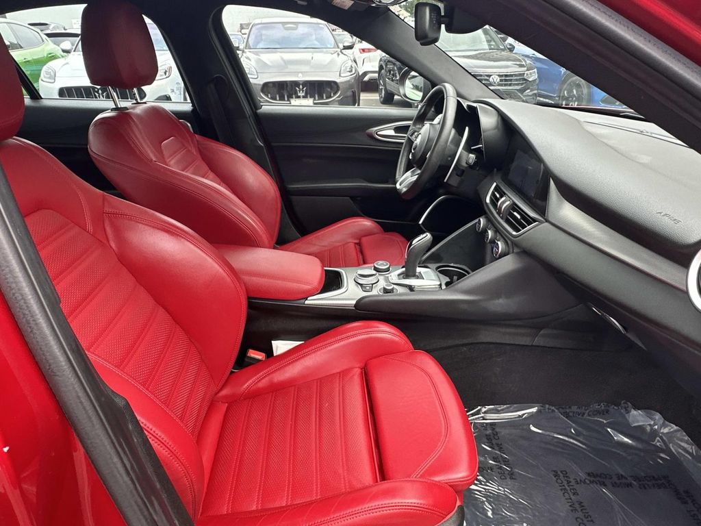 Used 2023 Alfa Romeo Giulia Veloce RWD image 14